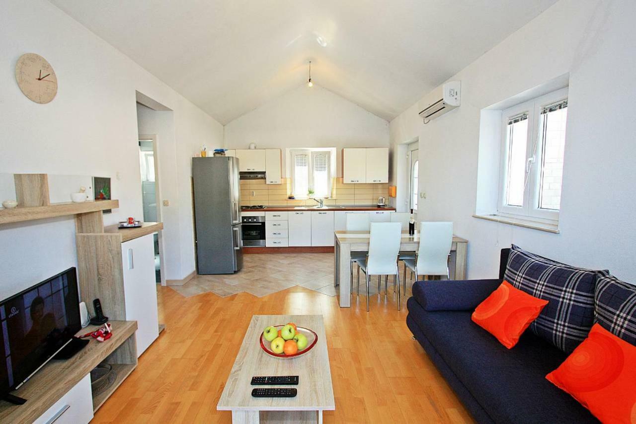 Apartment Nila *