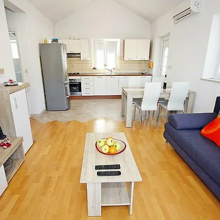 Apartmani Nila Pucisca Exterior photo