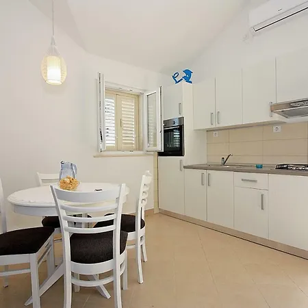 Apartmani Nila Pucisca Exterior photo