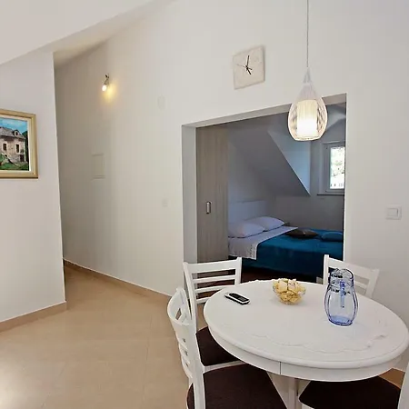 Apartmani Nila Pucisca Exterior photo