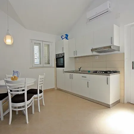 Apartmani Nila Pucisca Exterior photo