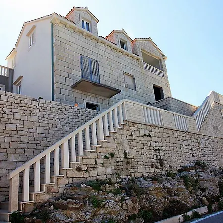 Apartmani Nila Pucisca Exterior photo