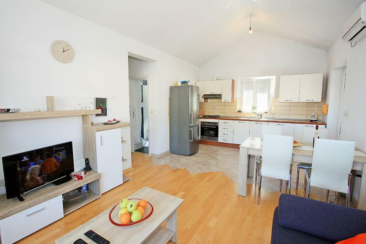 Nila Apartament Pucisca
